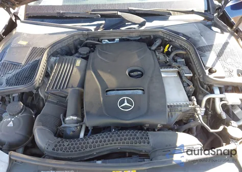 2016 Mercedes-Benz C 300 4Matic z USA, uszkodzony, nr VIN 55SWF4KB4GU154333